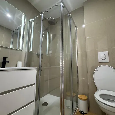 Vakantiehuis Tiny House De Romy, 4 Personnes, Pieds Dans L'eau Agde